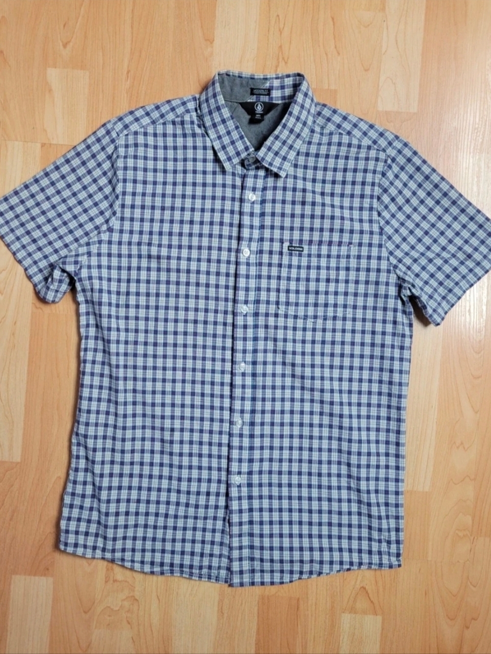 Volcom plaid short sleeve button down shirt